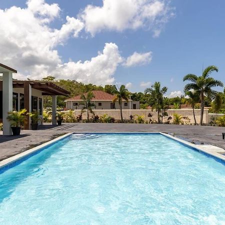 Sun Shine Luxury Villas 2 Bedroom Pool & Gym Ocho Rios St Ann Esterno foto