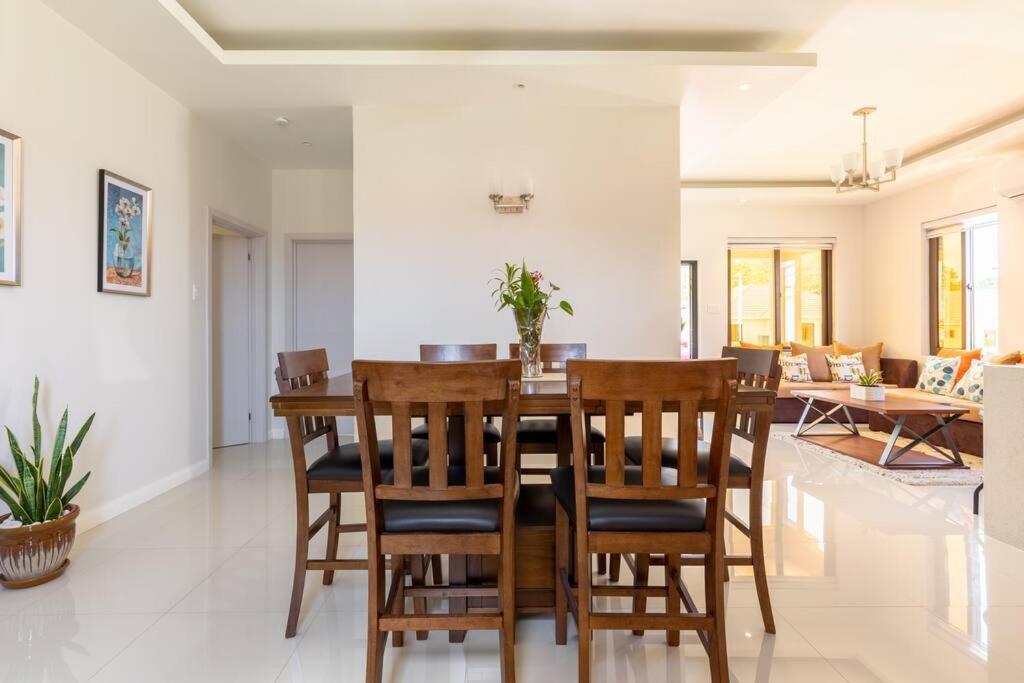 Sun Shine Luxury Villas 2 Bedroom Pool & Gym Ocho Rios St Ann Esterno foto