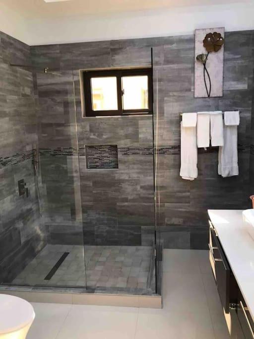 Sun Shine Luxury Villas 2 Bedroom Pool & Gym Ocho Rios St Ann Esterno foto