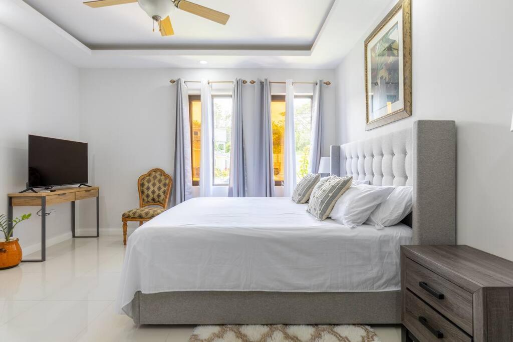 Sun Shine Luxury Villas 2 Bedroom Pool & Gym Ocho Rios St Ann Esterno foto