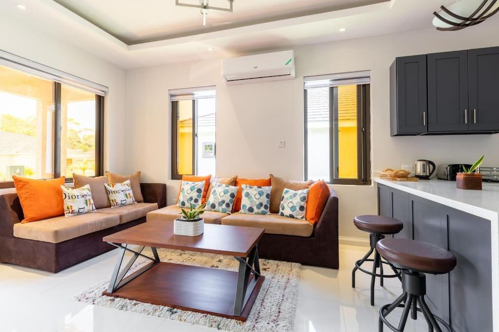 Sun Shine Luxury Villas 2 Bedroom Pool & Gym Ocho Rios St Ann Esterno foto