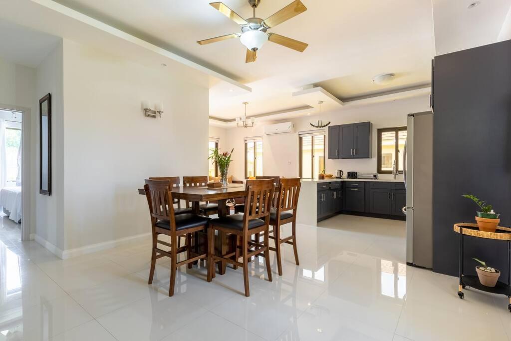 Sun Shine Luxury Villas 2 Bedroom Pool & Gym Ocho Rios St Ann Esterno foto